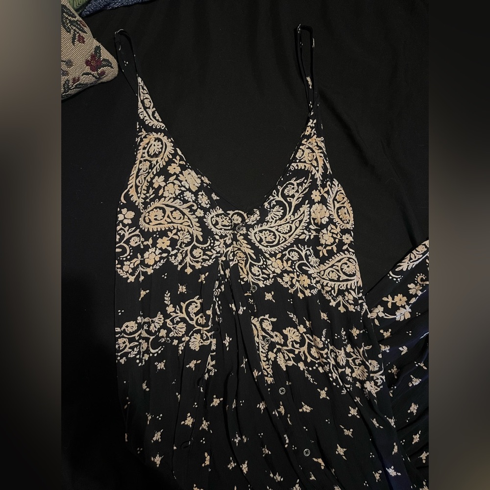 BILLABONG
 Flowy black and cream maxi dress
